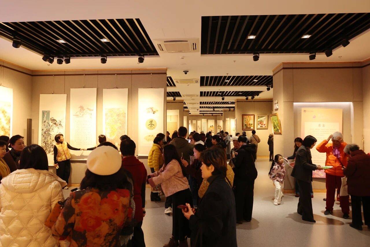 开封市女书画家协会第十二届会员作品展开展