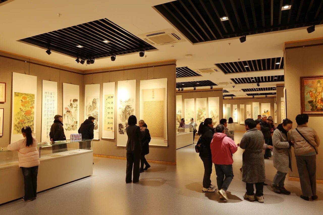 开封市女书画家协会第十二届会员作品展开展