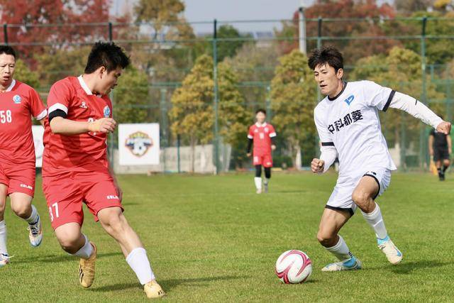 都市周末杯足球擂台赛娱乐组进入淘汰赛阶段，四强名单正式揭晓